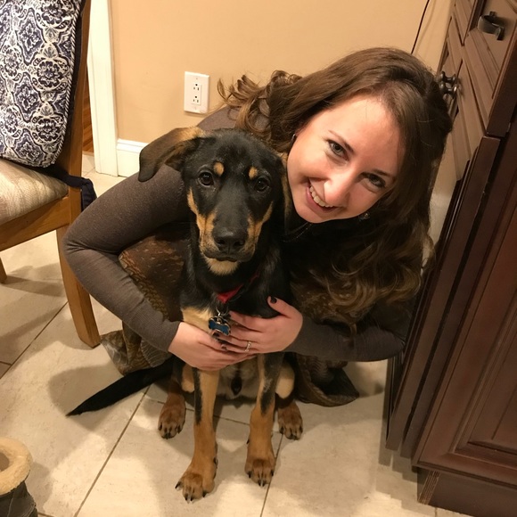 Meet your Posher, Nicole! - Picture 2 of 8